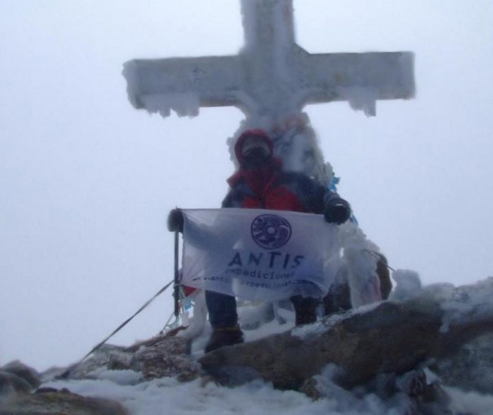 Cumbre en el Aneto (3.404 msnm) Pirineos de España