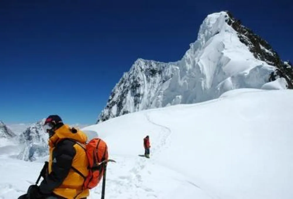 escaladores en el himalaya