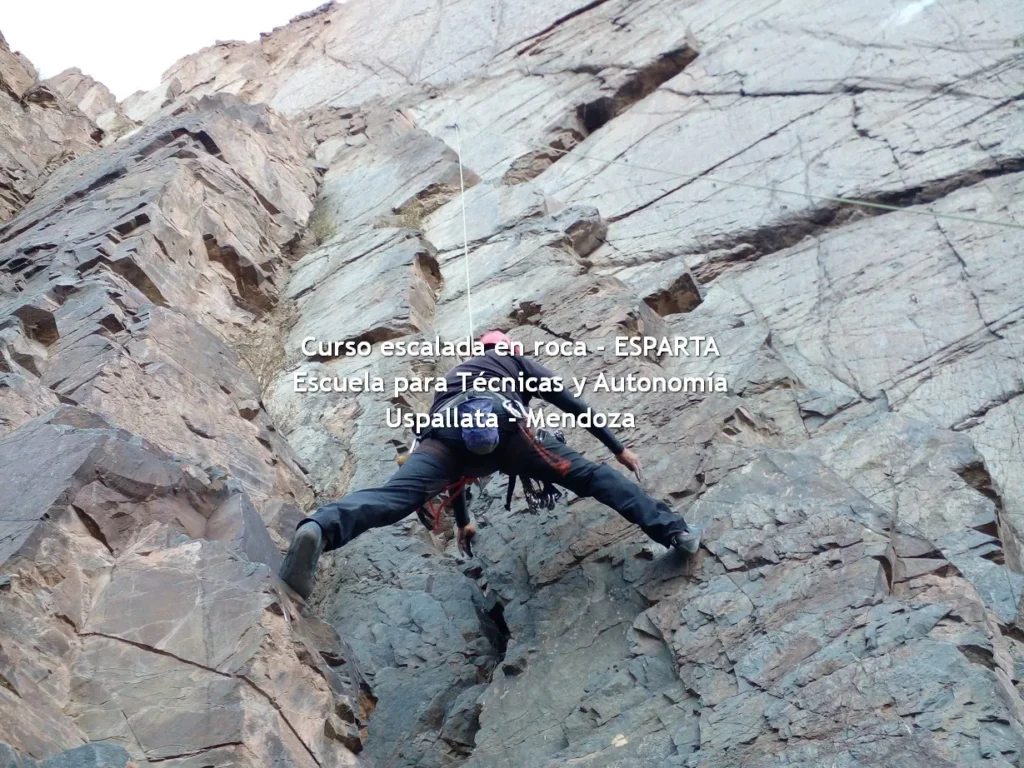 tecnica de diedro en curso de escalada en roca