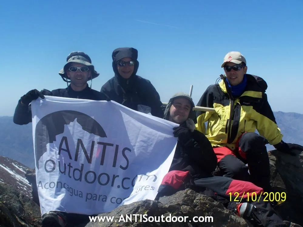 grupo en cumbre del cerro stepanek