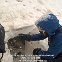 Cursos de montañismo invernal